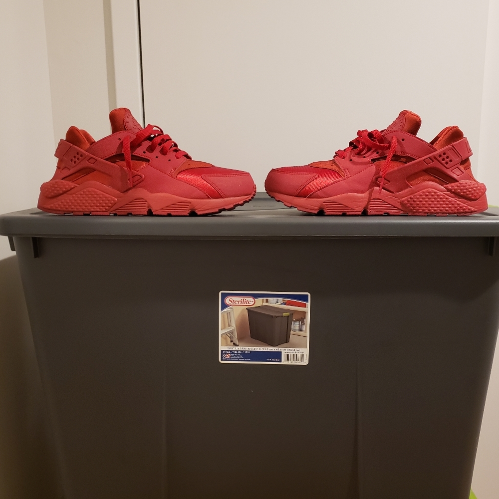 WOMEN'S NIKE HURACHE